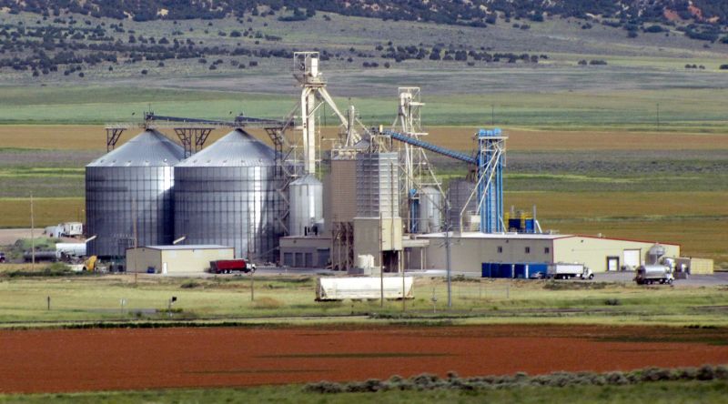 Grain storage facility near Nephi, Utah